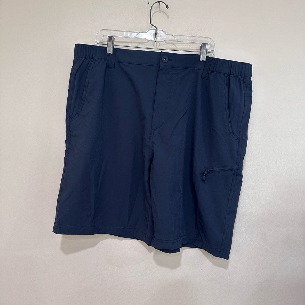 Weatherproof Men's Dark Blue Cargo Shorts. Size 40. NWT.